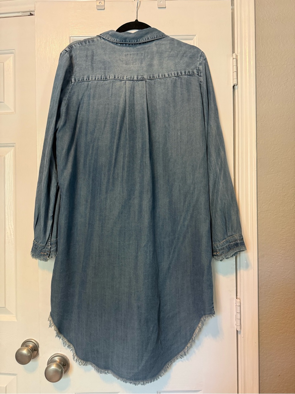 👗 Velvet Heart Denim Chambray Button Down Shirt Dress Medium Frayed Hem - Picture 6 of 6